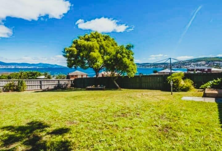 Spacious Modern Home Outstanding Views Sleeps 9 Hobart Exterior foto